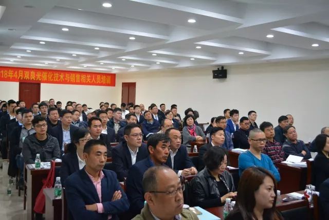 雙良光催化組織2018年四月技術(shù)與銷(xiāo)售人員培訓(xùn)