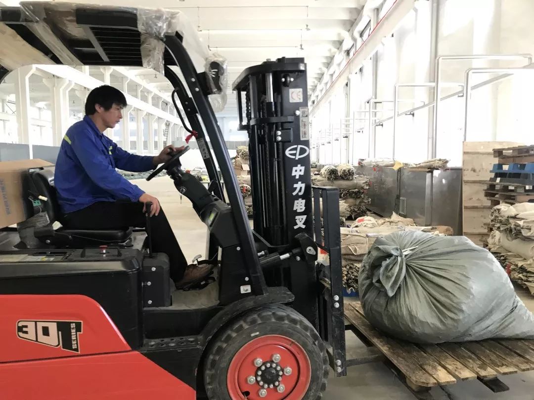 【<a href=http://m.r1lxrhg.cn target=_blank class=infotextkey>雙良</a><a href=http://m.r1lxrhg.cn target=_blank class=infotextkey>新型光催化</a>】“堅守”在汗水中閃光