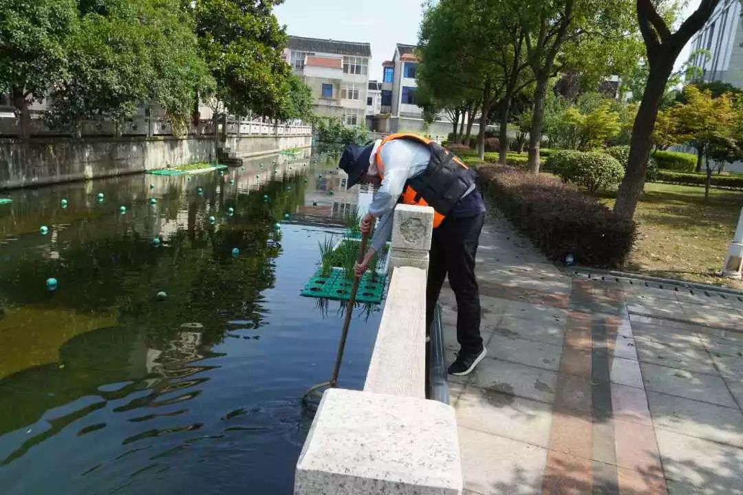 【<a href=http://m.r1lxrhg.cn target=_blank class=infotextkey>雙良</a><a href=http://m.r1lxrhg.cn target=_blank class=infotextkey>新型光催化</a>】“堅守”在汗水中閃光