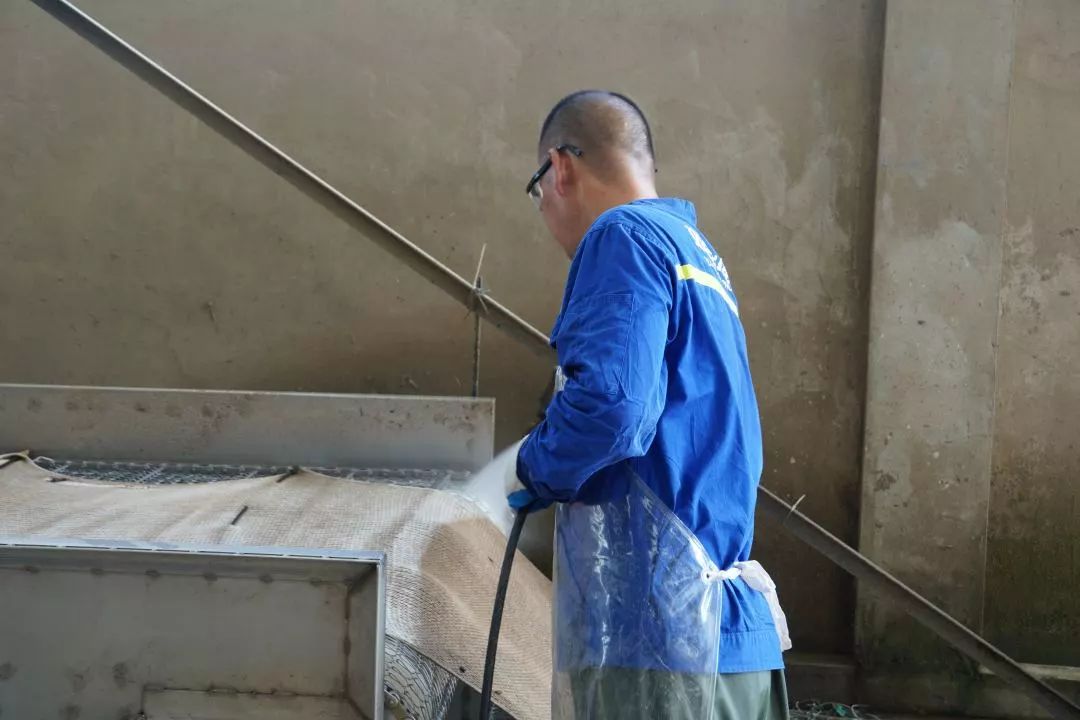 【<a href=http://m.r1lxrhg.cn target=_blank class=infotextkey>雙良</a><a href=http://m.r1lxrhg.cn target=_blank class=infotextkey>新型光催化</a>】“堅守”在汗水中閃光