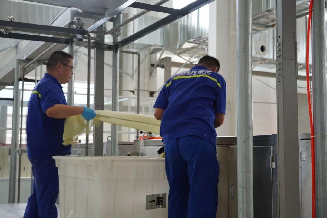 【<a href=http://m.r1lxrhg.cn target=_blank class=infotextkey>雙良</a><a href=http://m.r1lxrhg.cn target=_blank class=infotextkey>新型光催化</a>】“堅守”在汗水中閃光