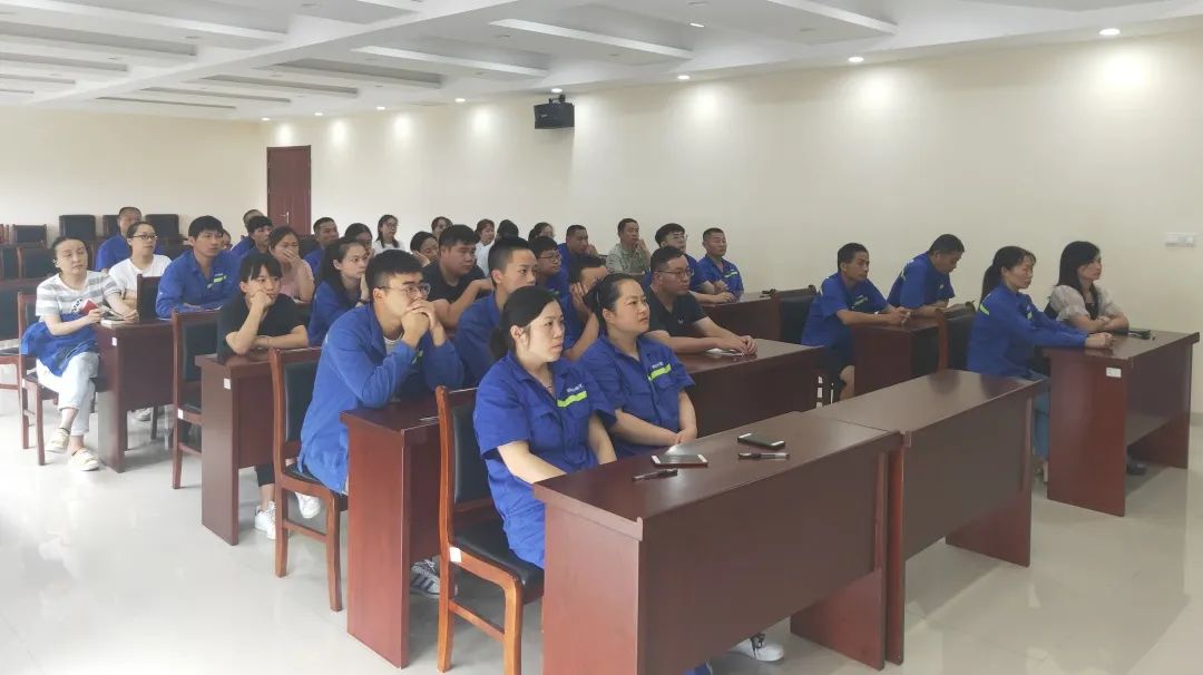 <a href=http://m.r1lxrhg.cn target=_blank class=infotextkey><a href=http://m.r1lxrhg.cn target=_blank class=infotextkey>雙良</a>環(huán)境</a>安全培訓(xùn)“拍了拍”你