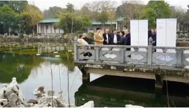 整合安排城市黑臭水體治理、水源地保護(hù)、打擊“洋垃圾”進(jìn)口